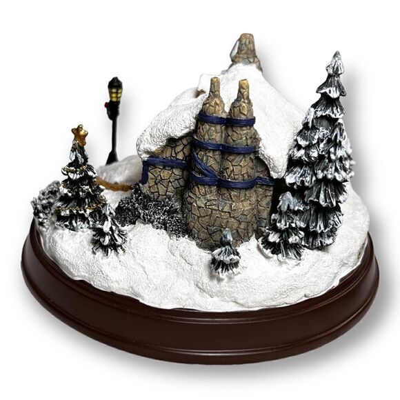 NIB THOMAS KINKADE MEMORIES OF HOME LIGHTED COTTAGE  "STONEHEARTH HUTCH" LIGHTED - Picture 2 of 14